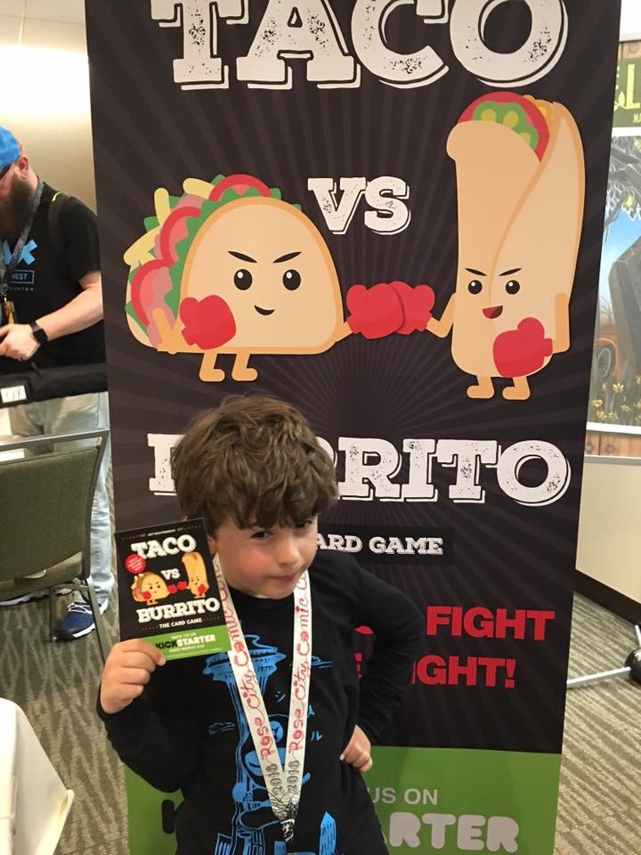 台灣《中央社》報道,美國西雅圖一位9歲的年輕企業家,去年靠著自己發明的紙牌遊戲賺取100萬美元,如今更創立屬於自己的公司,連爸媽都是他的員工!