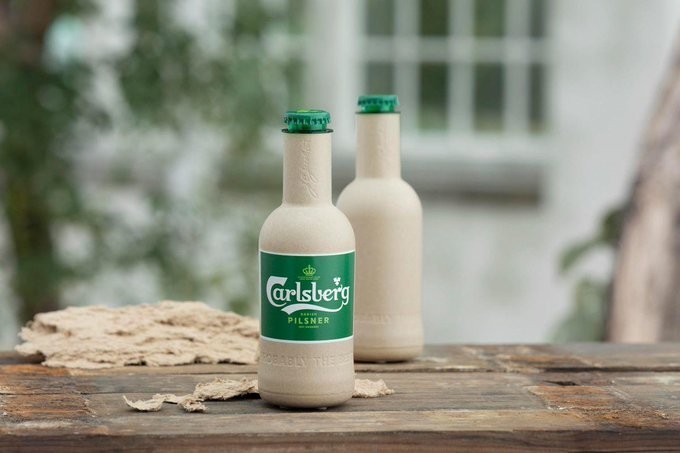 Carlsberg推出的全球首款紙製酒瓶也採用了Avantium旗下的生物基發泡聚乙烯材料(PEF),阻隔液體與紙製酒瓶直接接觸。