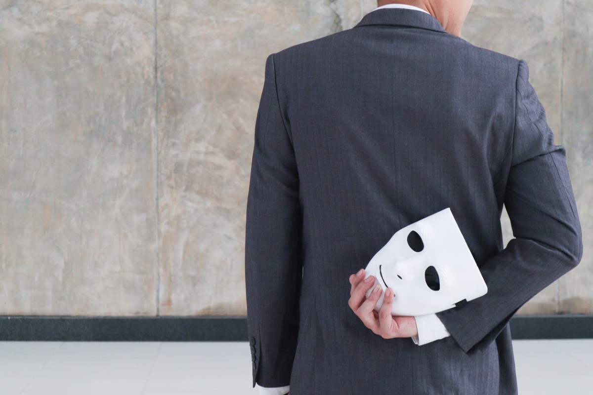 之後，聯邦調查局（FBI）也展開了調查，扣押了該公司籌集的10萬枚以太幣（ETH），並逮捕了準備離境的法卡斯。