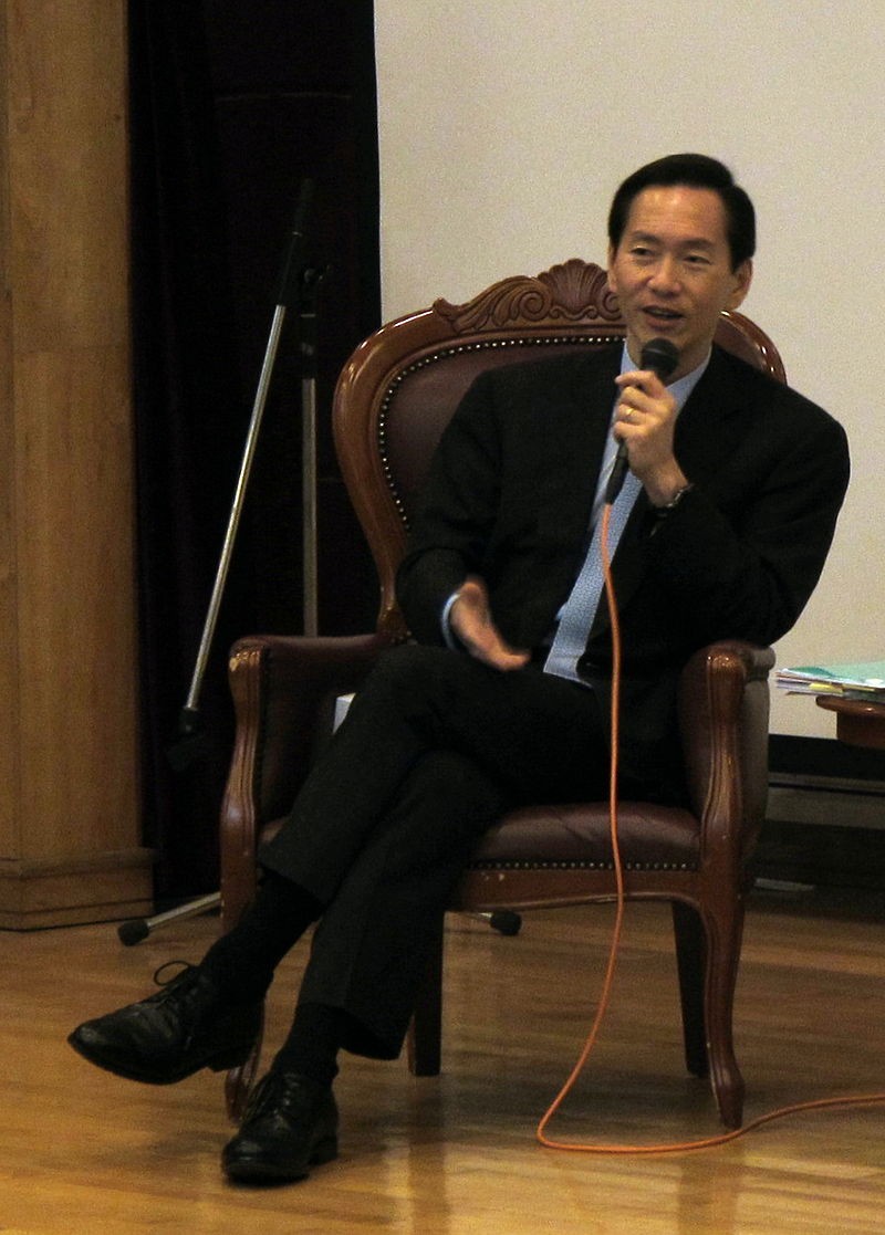英國媒體《金融時報》28日引述全國人大代表、行政會議召集人陳智思報道,最近接獲一間美資銀行通知,其賬戶將被關閉,並於近日退還錢款於陳智思。陳智思拒絕透露自己被哪間銀行關閉賬戶。