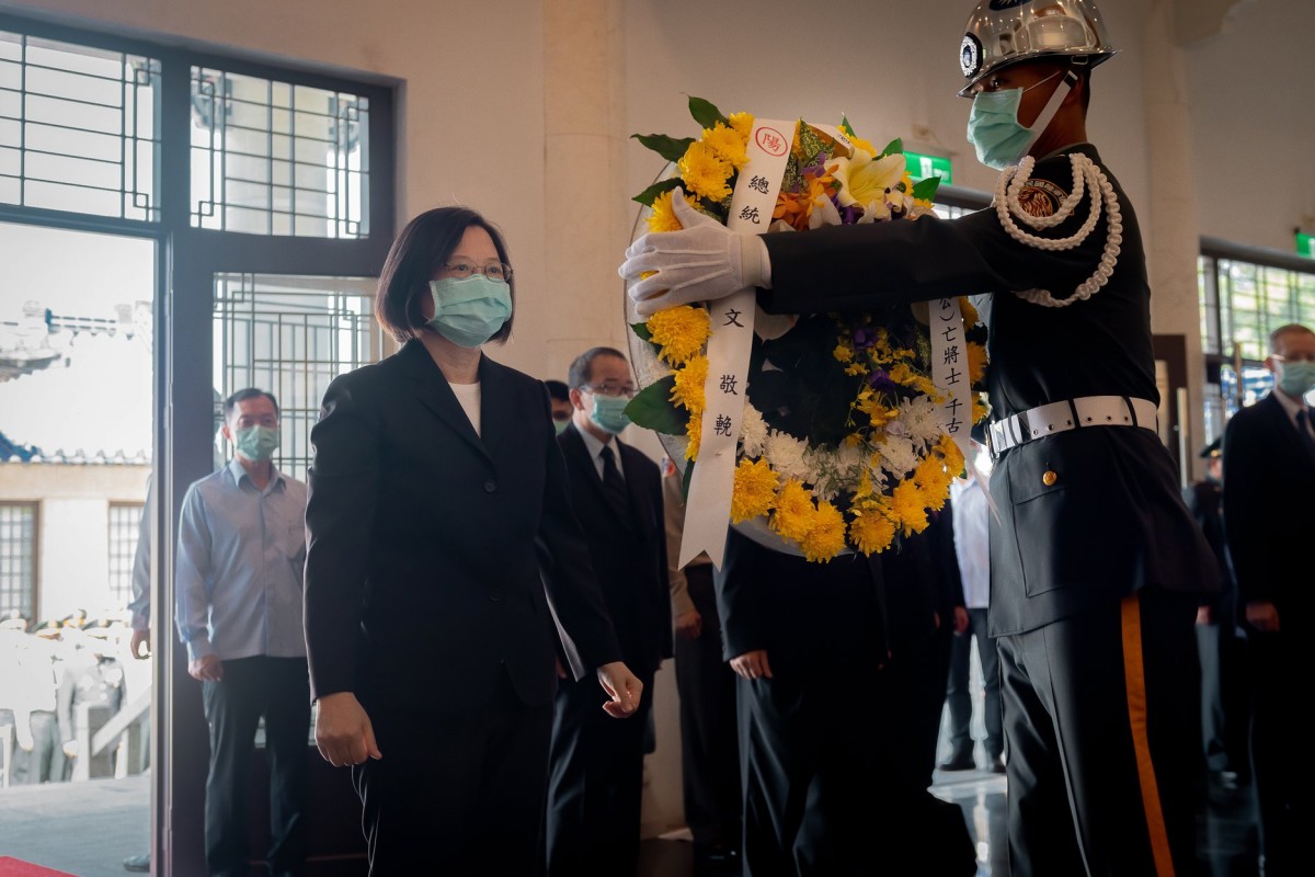 【台海關係】馬英九批「聯美抗陸」令台灣陷入危局,蔡反斥:為什麼您和主流民意有這麼遠距離?