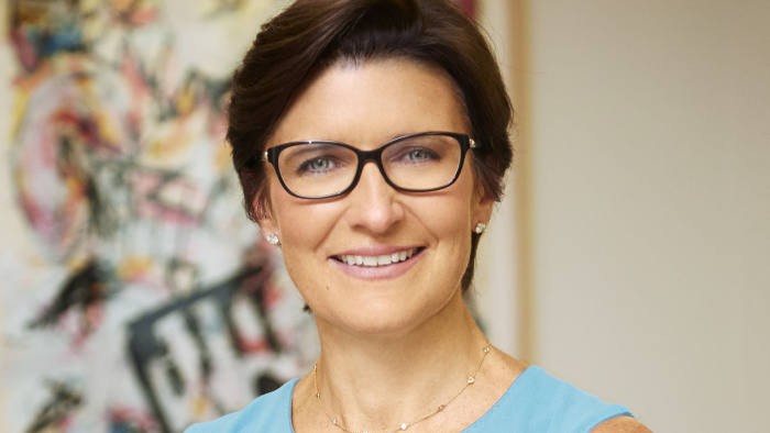 對於Jane，花旗集團共同創辦人、前執行長魏爾（Sandy Weill）在接受《CNBC》訪問時表示，他認為Jane成為執行長再適合不過，更稱呼她為「天生的領導人」。