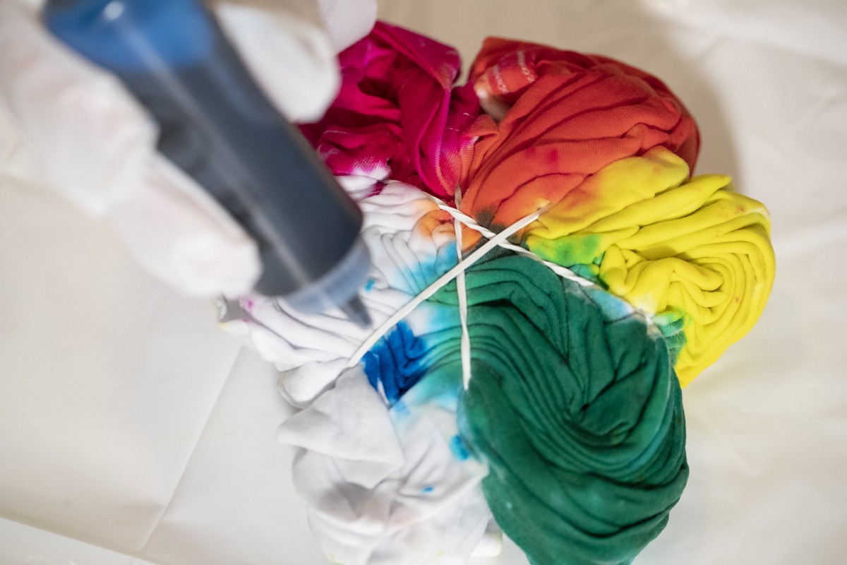 之後,喜歡藝術的 Lindsey 又迷上了「紮染恤衫」(tie-dye)。