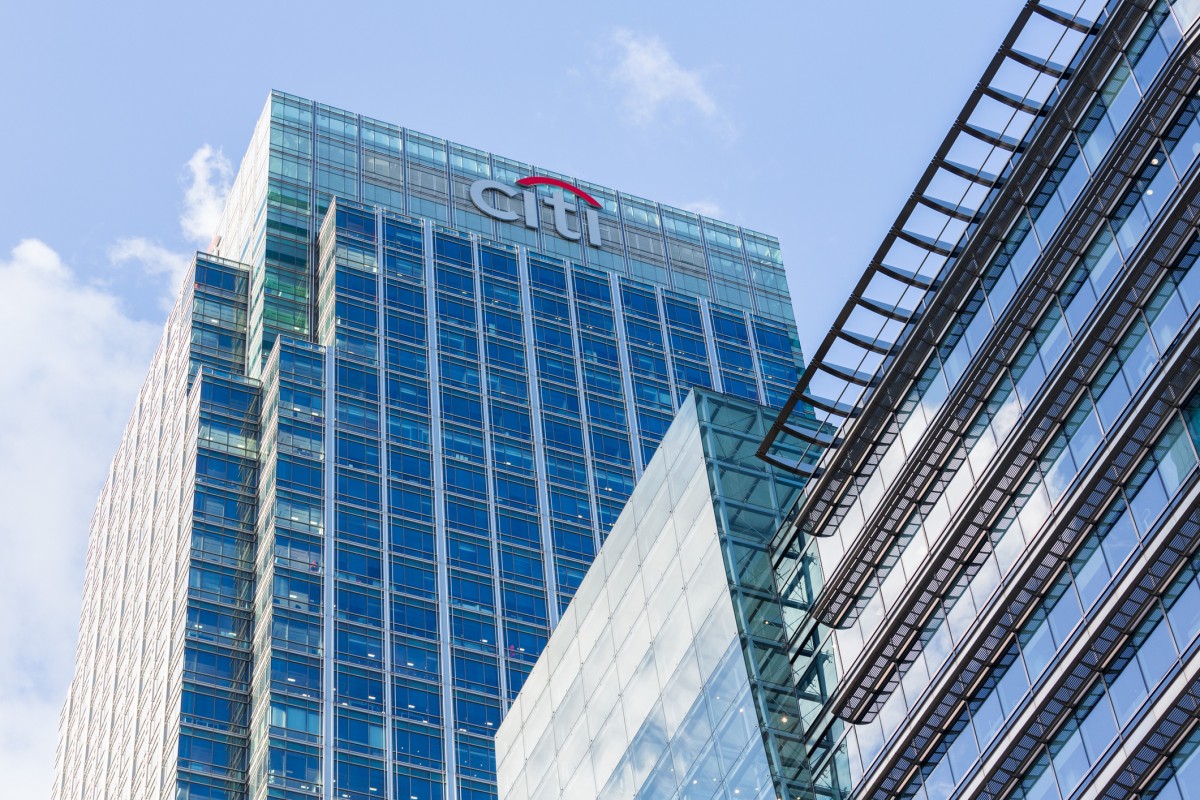 花旗前身是1812年6月16日成立的“紐約城市銀行”（City Bank of New York），經過近兩個世紀的發展、併購，已經成為美國最大的銀行之一，在全球超過160個國家和地區設有分支機構。