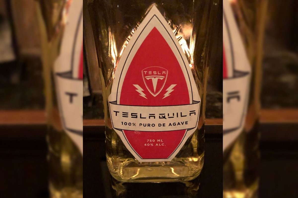 特斯拉出產的龍舌蘭「Teslaquila」是由Tesla 和 tequila 兩個單詞組合而成。