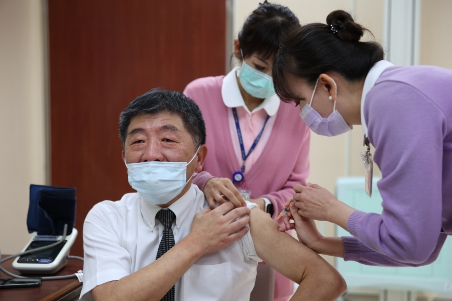 台灣雖然只到貨30萬劑疫苗,但因民眾接種意願低,在本輪疫情爆發前仍未使用完。