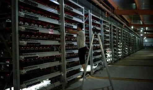 網上流傳當局查封國內比特幣礦場的圖片。
