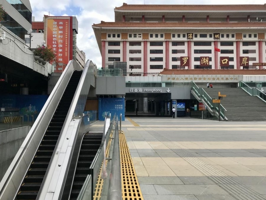 港深口岸深圳一側商業區也陷入蕭條。