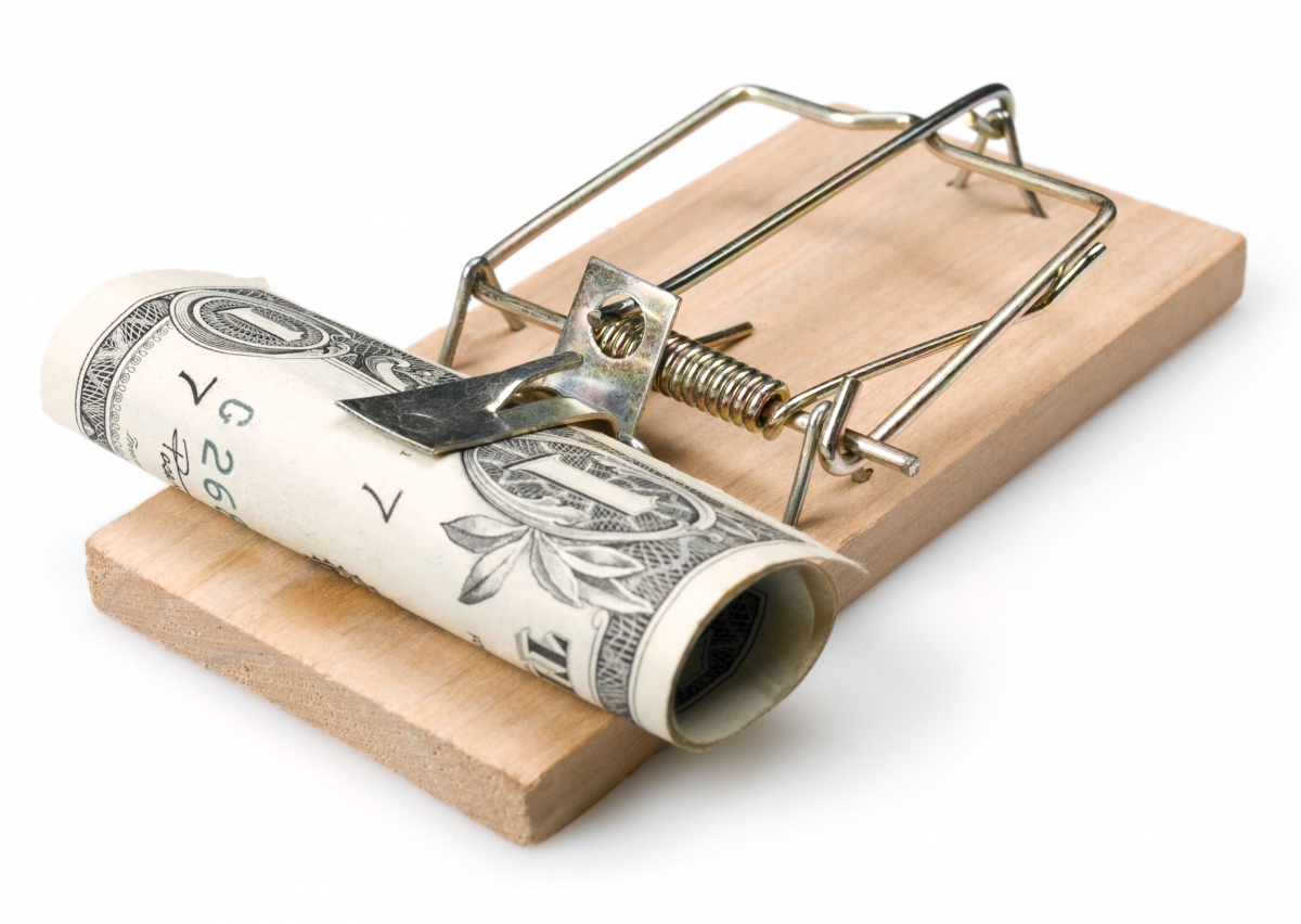 市盈率不合理地偏高或偏低的股票,都可能存在投資陷阱。