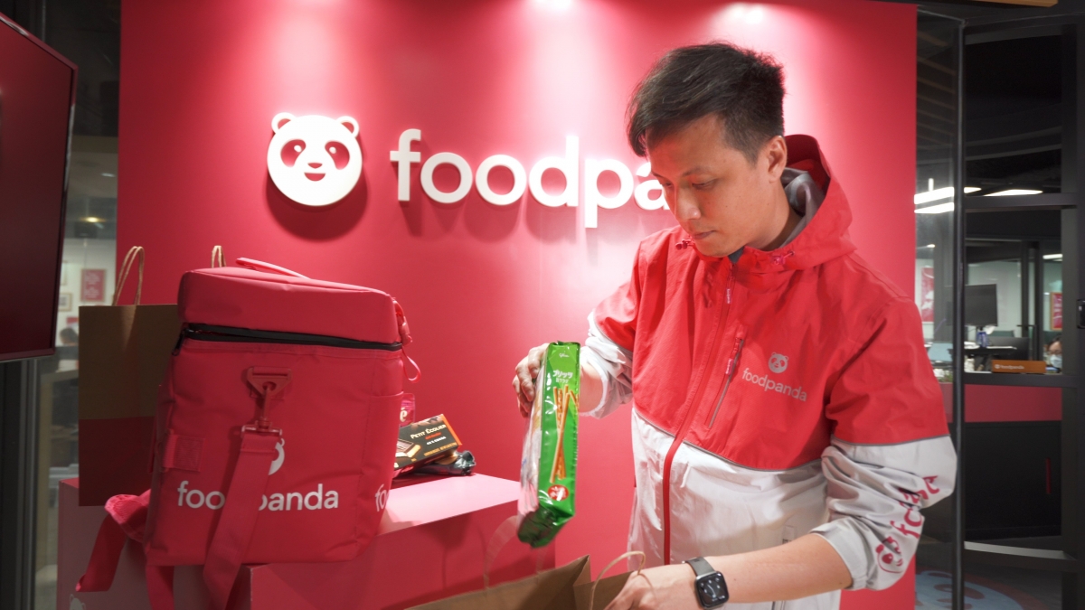 Ryan親身體驗前線的工作,到過pandamart擔任倉務員「執貨」,並正安排送遞員「步兵」的體驗。