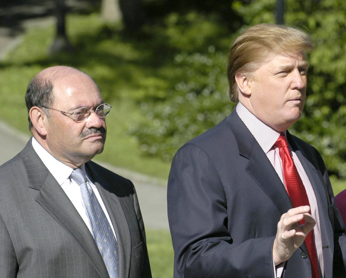 威塞爾伯格(Allen Weisselberg)(左)