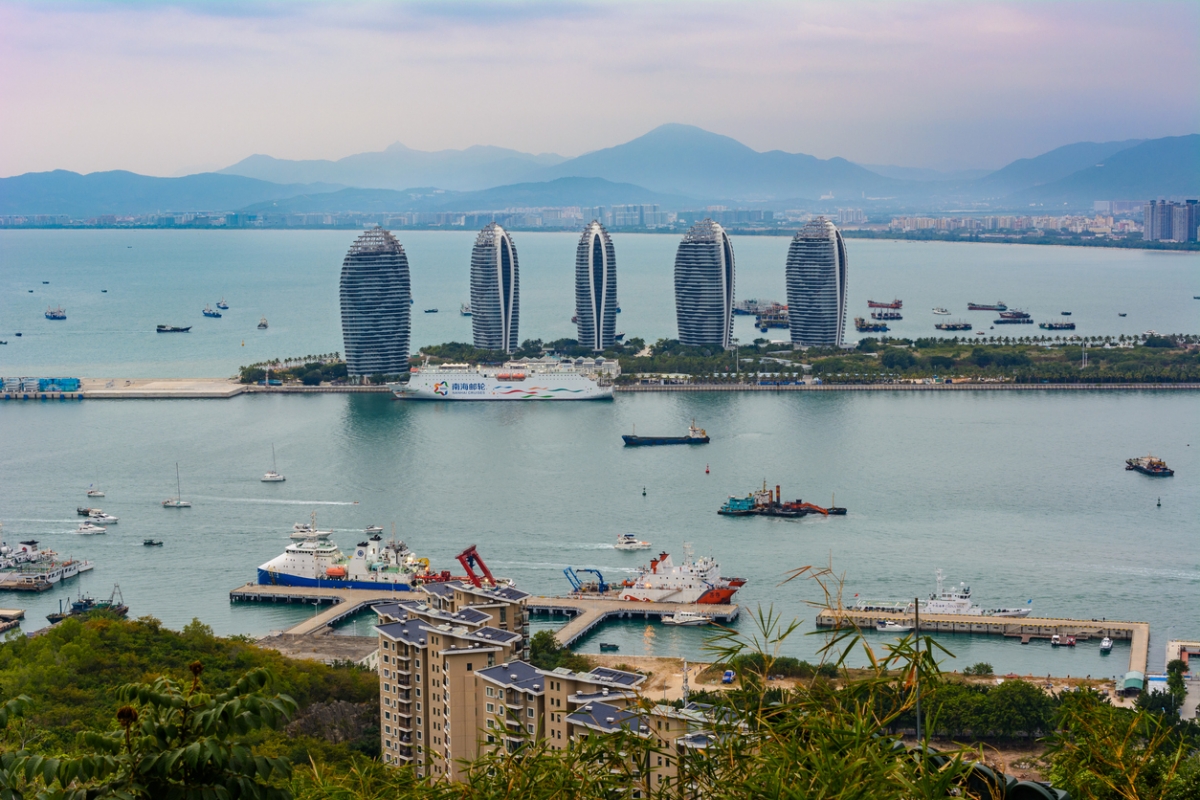 目前全球疫情仍然嚴峻,中國官方不鼓勵旅客出國旅行,並對回國旅客實施嚴格的隔離要求。