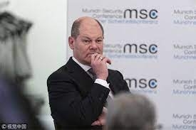 社民黨總理候選人,現任財長的舒爾茨。