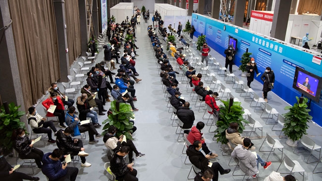 內地疫苗接種率不低,上海、深圳等一線城市對應人口接種率已超過八成。