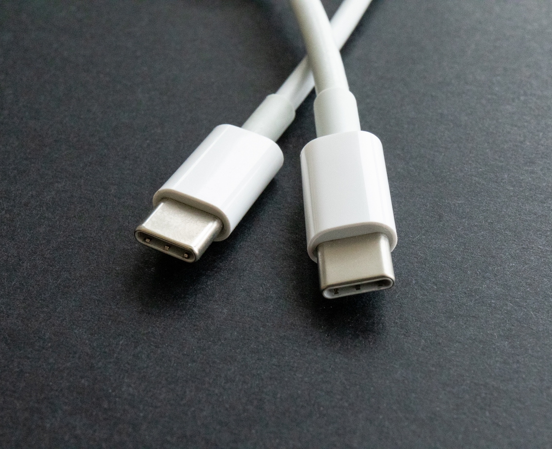 目前全球市場上流通的充電接頭規格主要為,Android手機普遍採用的USB-C、蘋果的Lightning以及較為老舊的Micro-B。