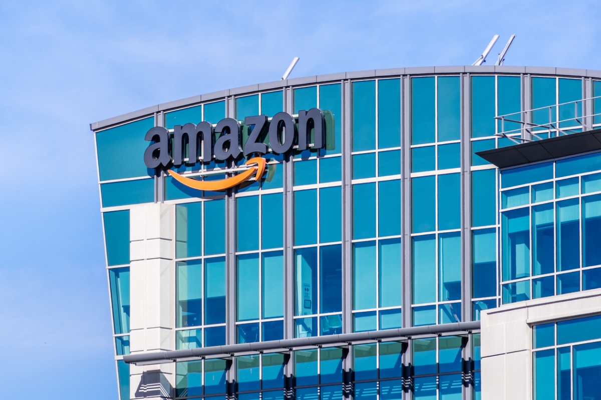 電商巨頭亞馬遜(NASDAQ: AMZN)9日在官網發佈聲明宣佈,公司計畫投資12億美元為旗下75萬名美國兼職時薪人員支付全額大學費用。