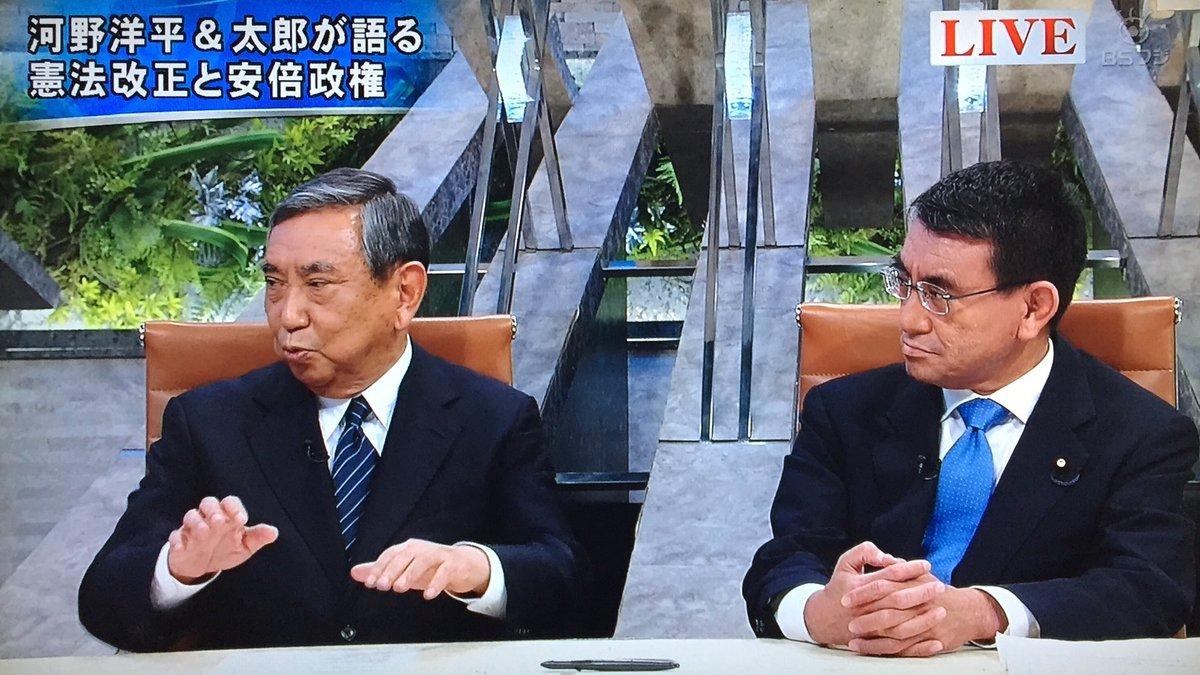 河野太郎(左)與其父河野洋平。