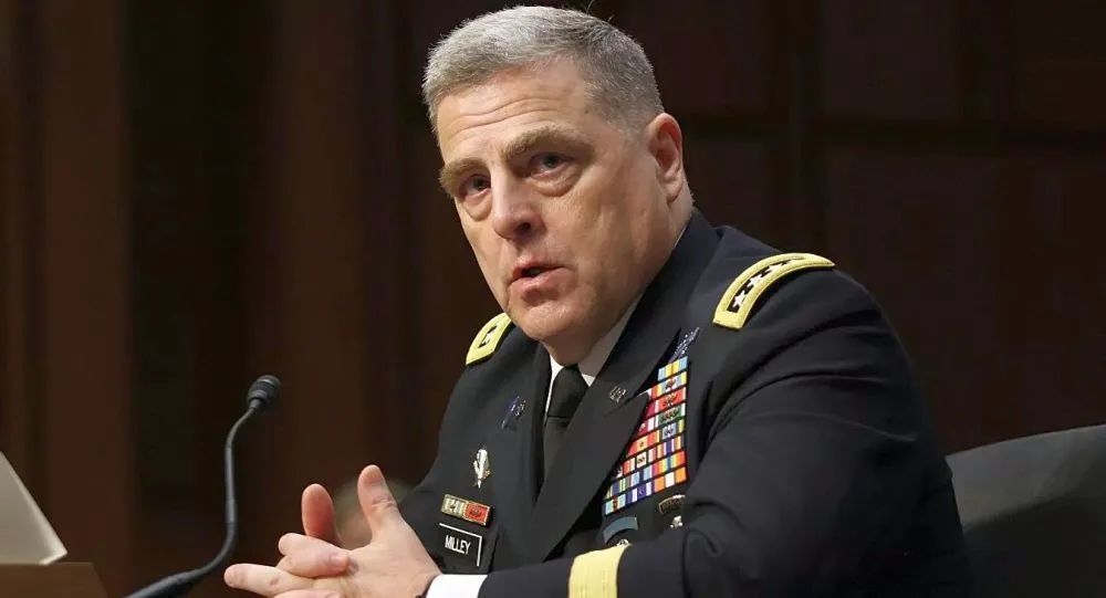 美軍最高將領,參謀長聯席會議主席米利(Mark Milley)出於擔心特朗普將在敗選後將下令對中國發動戰爭,曾兩度致電中方官員向其承諾美方不會攻擊中國,避免雙方發生衝突。