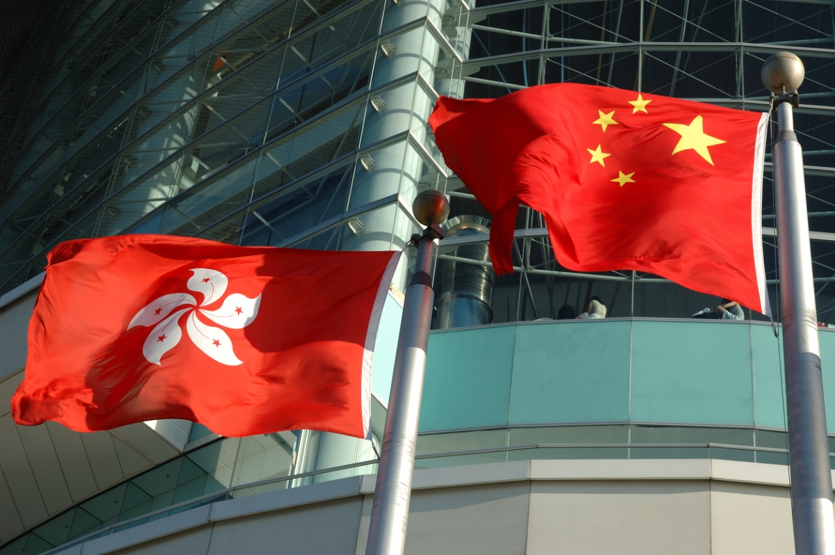 該名法官也在訪問結尾針對香港法治的未來表達看法。他對於香港法院的未來,以及法院在政治案件中保持獨立的能力並不樂觀,坦言香港未來可能會變得更像新加坡,雖然在商業法方面的影響還好,但在「刑事法和人權方面就有很大問題」。