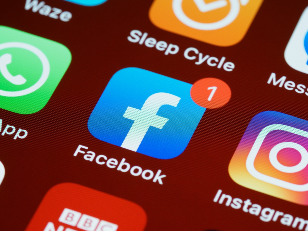 社交媒體巨頭Facebook(NASDAQ: FB)及其旗下應用WhatsApp和Instagram昨日(4日)無預警癱瘓,網頁版和App均無法瀏覽,故障持續約6小時,令全球數億用戶受影響。