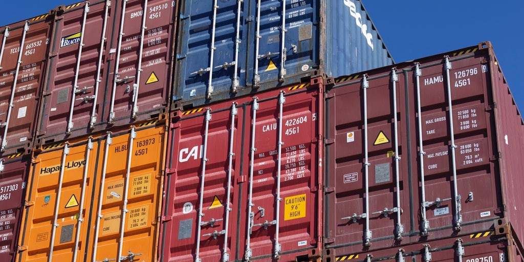 中遠海控及東方海外自高位已累積回調超過三成。