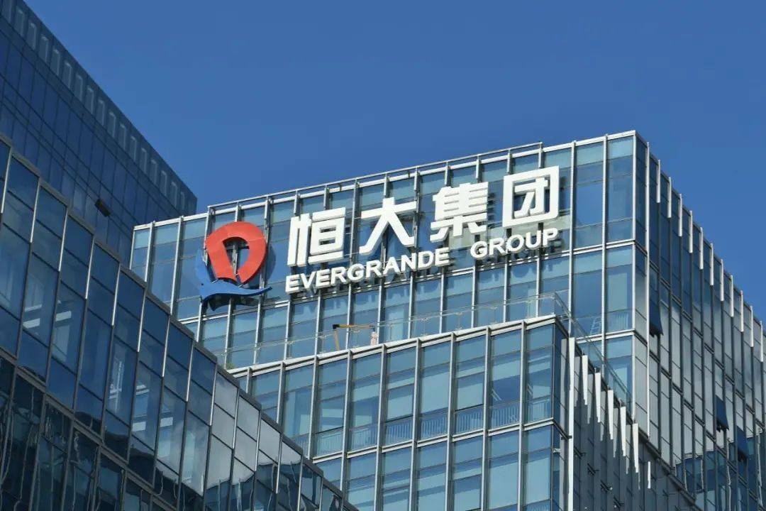 IMF貨幣和資本市場部主任Tobias Adrian 12日在IMF發佈《全球金融穩定報告》受訪時表示,他相信中國當局有辦法解決恒大的問題,「他們既有財政能力,也有法律和制度工具來應對問題」,目前恒大債務衍生的情況仍屬受控。