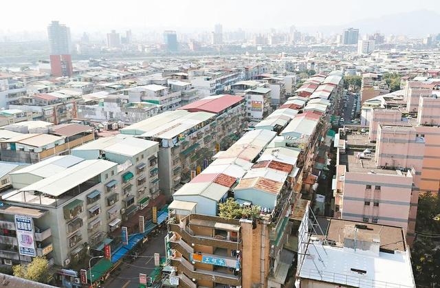 台灣城市建設起步較早，但由於地權分散難以整合，大為提升市區重建難度。