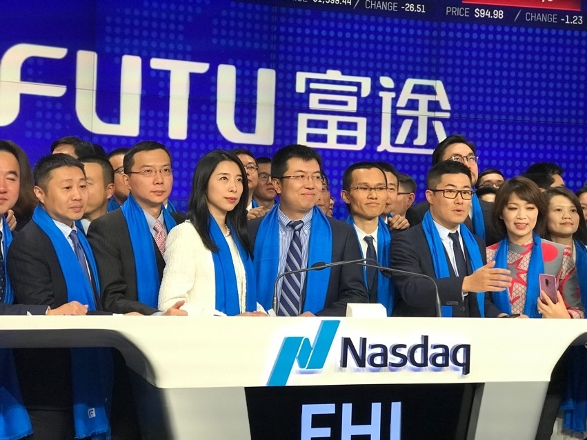 富途(FUTU)目前在美上市,自《人民網》上周四發文後,股價於兩個交易日間計大瀉24%。
