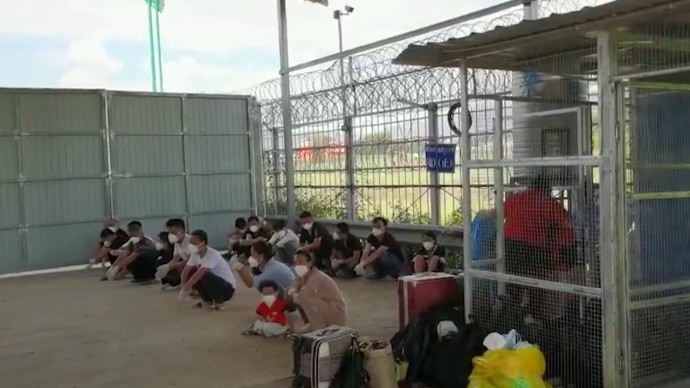 「回國自首」後被送進隔離營的人士。