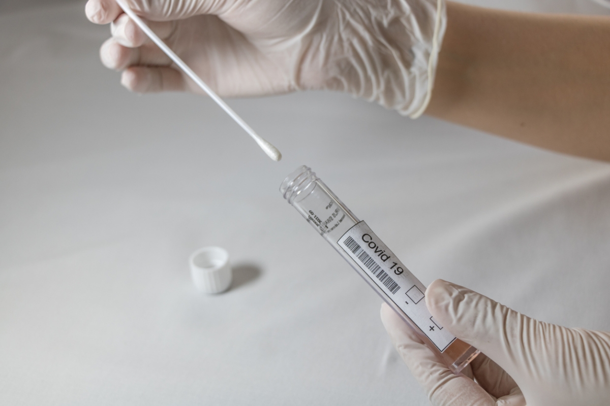另一方面,據公司中期實驗結果顯示,在患者出現症狀的5天內服用Molnupiravir,能大幅降低重症風險,意味著患者需要盡快接受病毒篩檢。