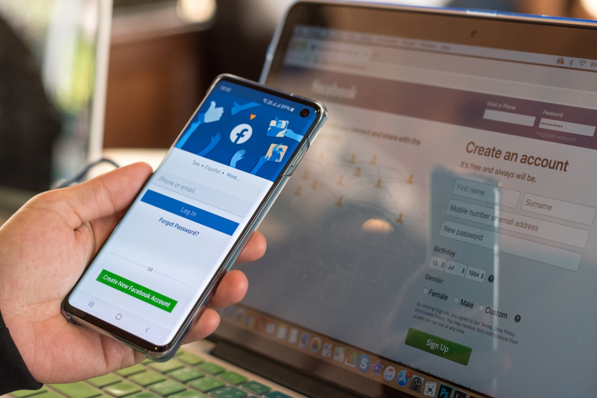 Facebook於去年4月配合當局審查貼文後,越南8月曾進一步要求加強監管。