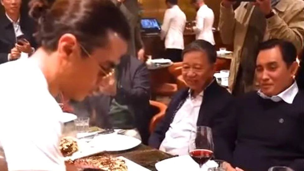 越南公安部長蘇林享用金箔牛扒的影片引起越南民衆不滿。