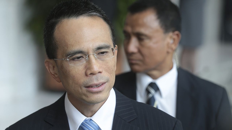 李嘉誠已連續10個交易日以個人全資持有的公司增持,因此李澤鉅的長實權益並未同步增加,也因此目前李嘉誠持有的長實權益已超過李澤鉅。