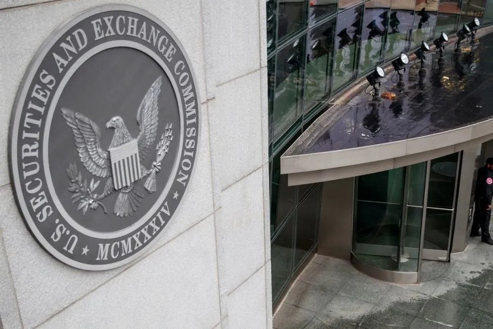 美國證券交易委員會(SEC)公佈新指引,要求在美上市的中國公司向投資者披露更多潛在的風險,高壓態度逼使中概股紛紛考慮在美國退市