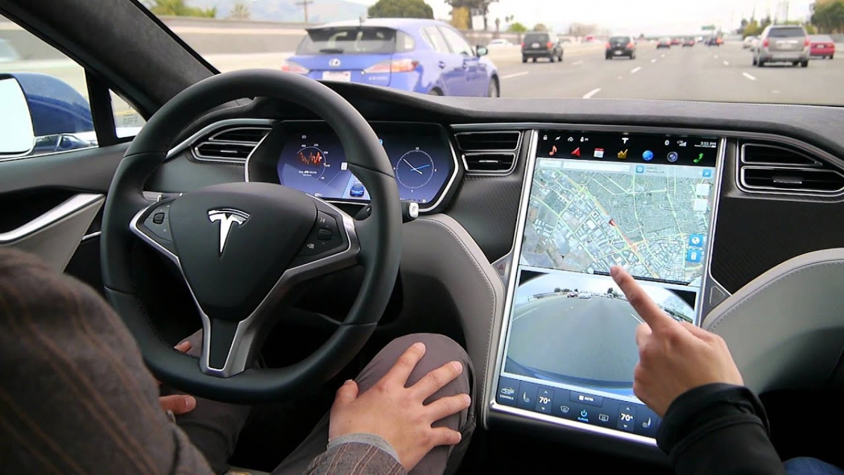 特斯拉不會只是「食老本」賣電動車,它還積極開發自動駕駛功能,使自己處於其他新晉電動車企業難以觸及的高度。