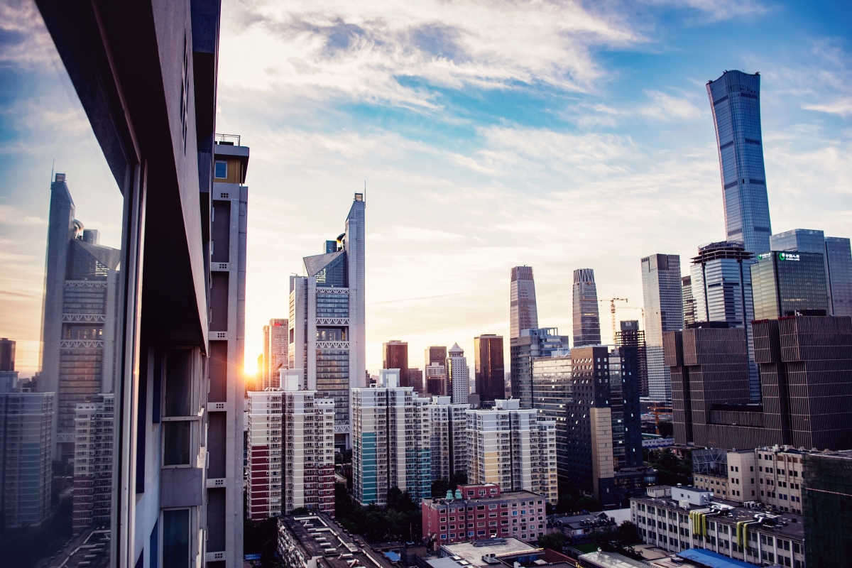 內房及物管股,相關板塊自周一已開始見到沽壓。