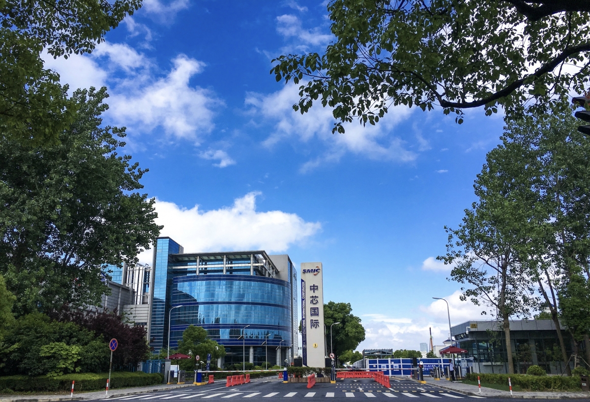 中芯國際估值與同業比較,亦是折讓頗大。