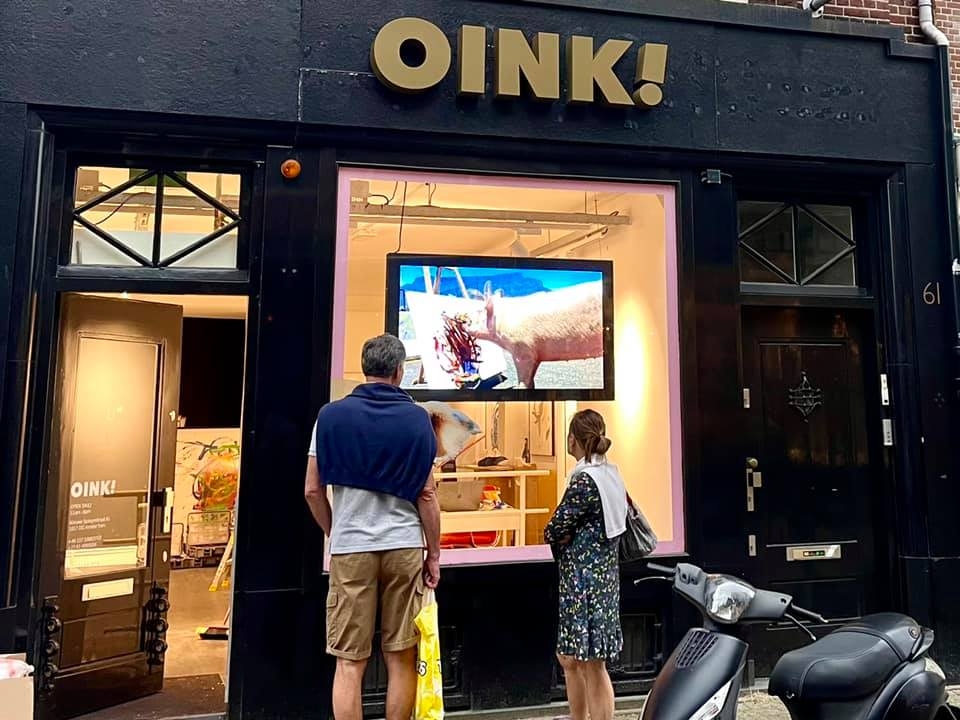 豬卡索的繪畫天賦驚人,2018年甚至曾經舉辦過名為「OINK」的畫展。