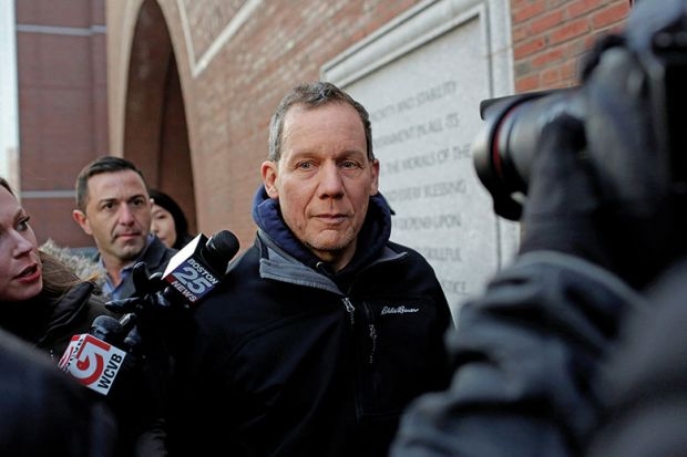 波士頓陪審團21日經過審議後認定，李柏向當局提供虛假證詞、虛報假稅以及未申報中國銀行賬戶等6項罪名成立。