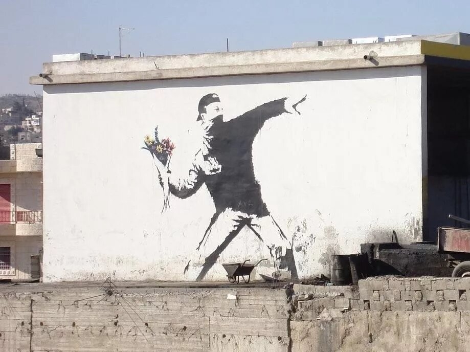 英國著名街頭藝術家班克斯畫作《Love Is In The Air》將被切分成1萬個NFT出售,每幅價格約1500美元。