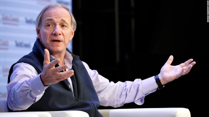 達里奧日前接受傳媒訪問,其在回應中國「異見人士被失蹤」話題時因將中國比喻為「嚴格的家長」(Strict Parent)引發爭議。