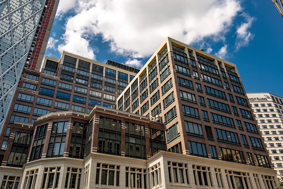 英國CMA質疑長和違反壟斷法，反對出售鐵塔。