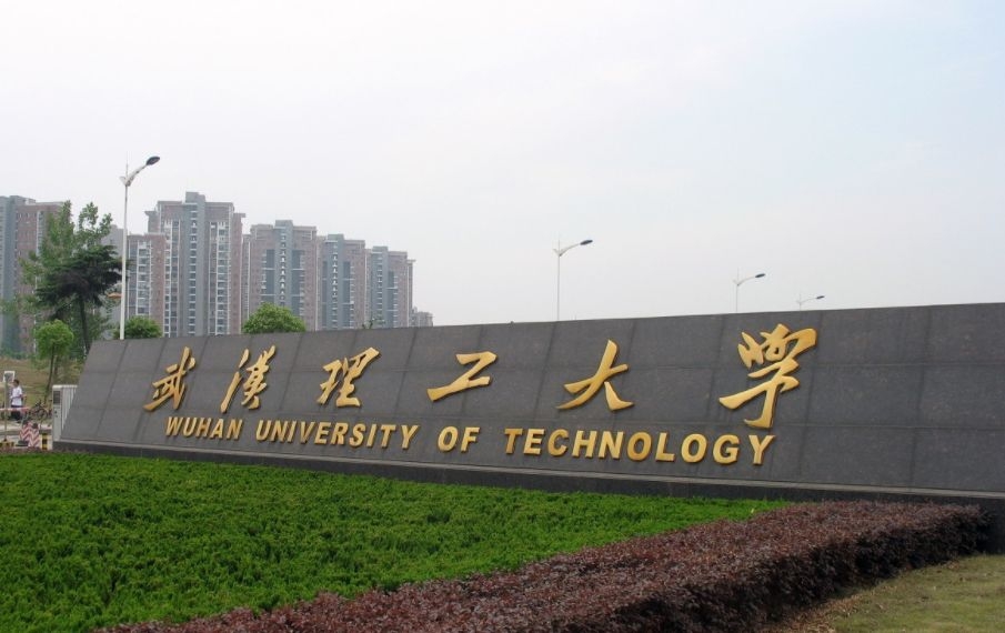 檢方指，李柏每月共獲得武漢理工大學最高5萬美元的薪水，外加15.8萬美元的生活費，但其在申報稅務時並未披露上述薪資。