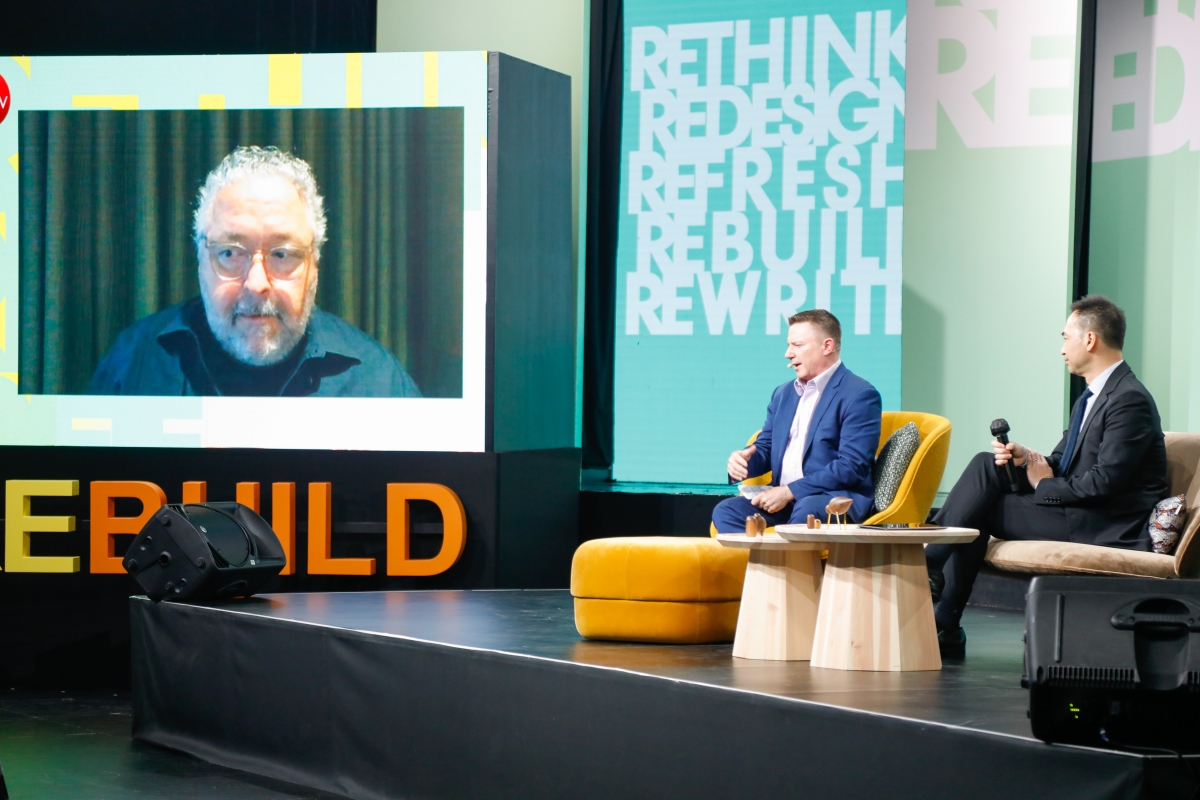 著名設計師Bruce Mau認為大部分設計師都是希望世界變得美好,但往往僅以人為本;以所有生命為本的設計,將可改變世界。