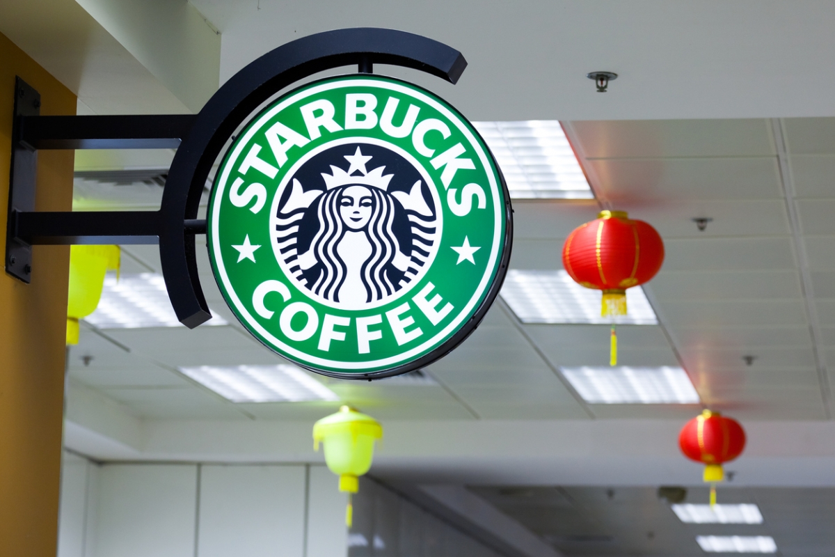 星巴克在內地200多個城市開設了逾5400家門店。