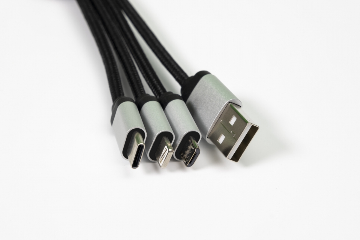 現時市場以 USB-C(Type C)規格的接頭為主流