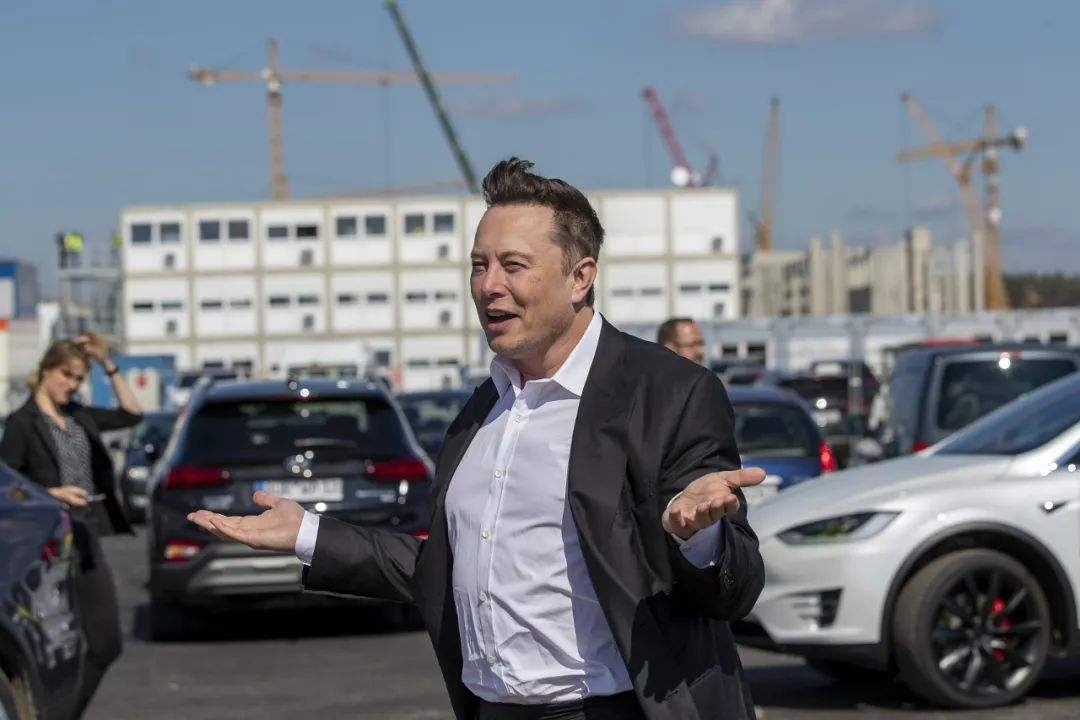 Tesla在去年第4季的電動車交付量達30.86萬部,創公司紀錄,全年總銷量接近94萬部,是2020年的接近一倍。