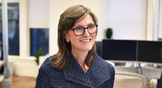 Cathie Wood旗下的ARKK基金昨日盤中一度觸及52周低位至80.10美元,比52周高位159.69美元下跌了接近五成。