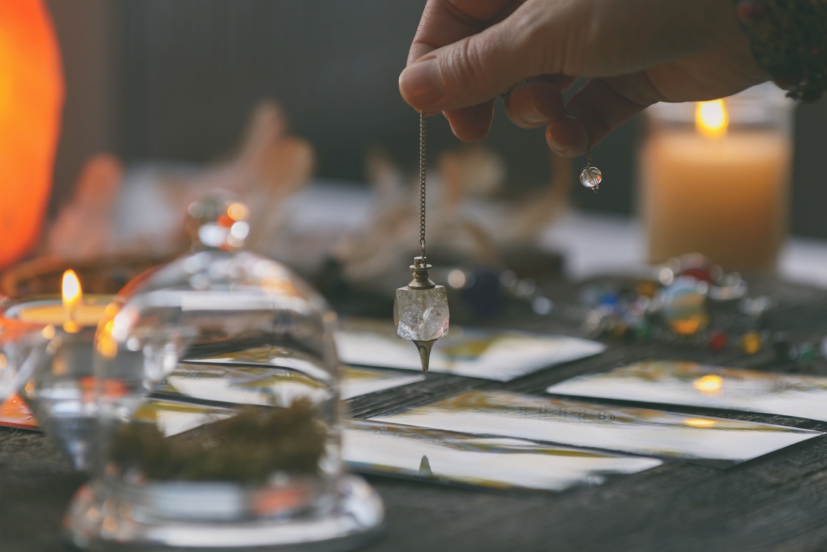 内地占星卜卦市場伴隨網絡平台發展逐漸受到年輕人的喜愛,這兩年來開始出現大量的90後和00後顧客。