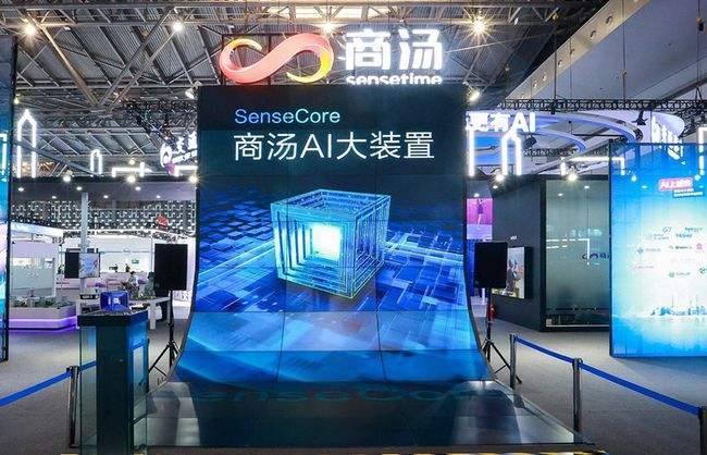 美國政府以商湯向中國提供人臉辨識技術,涉嫌打壓新疆維吾爾族的人權為由,將商湯列入投資黑名單。